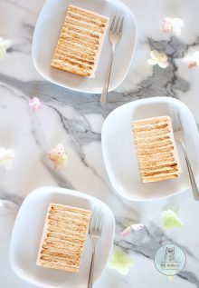 honey cake slices