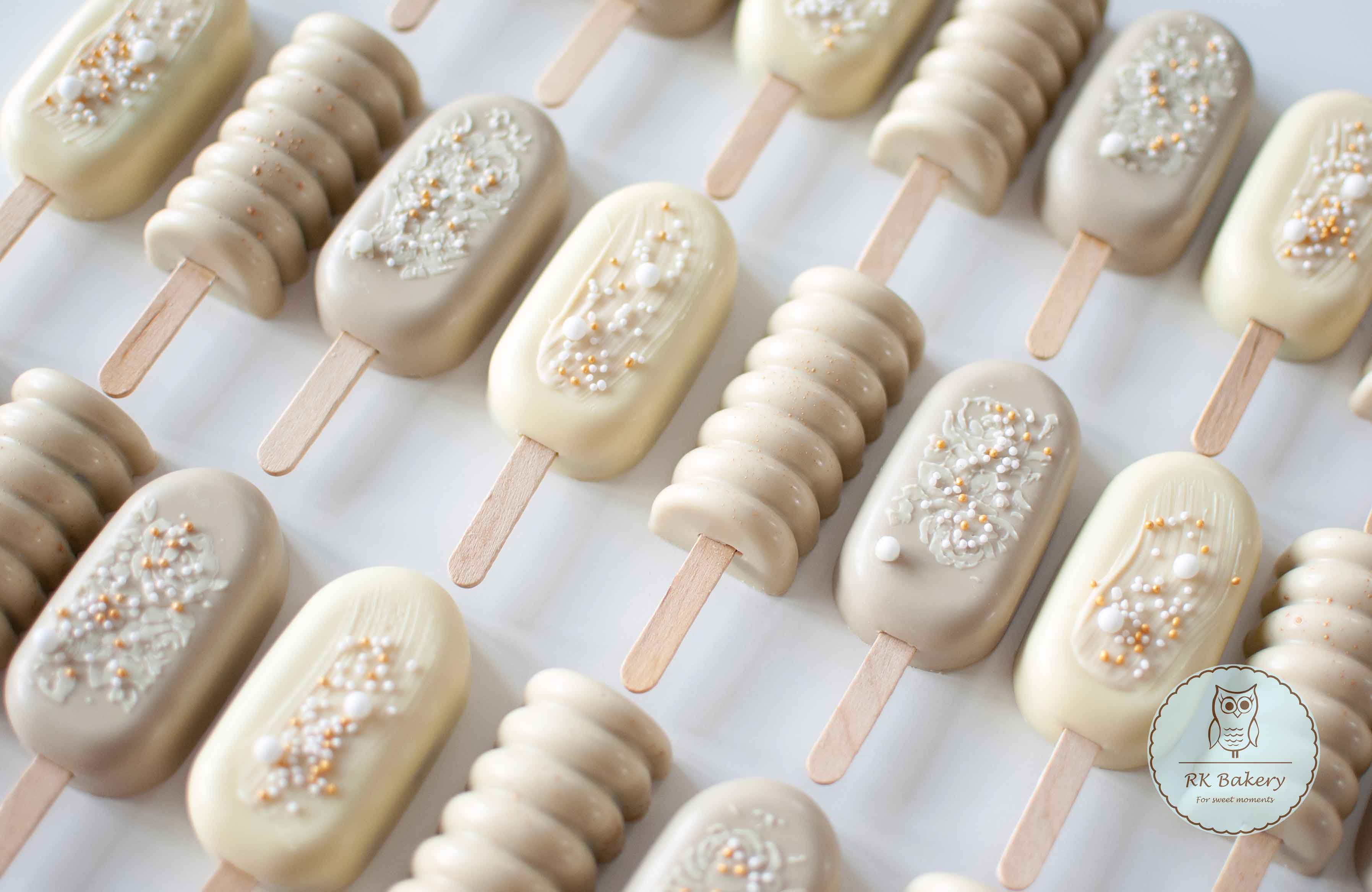 Cakesicles in neutral colours
